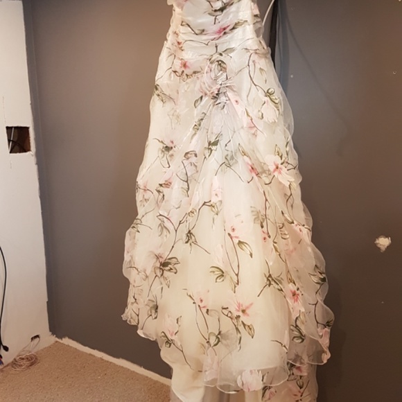 Wedding dress - Picture 2 of 7